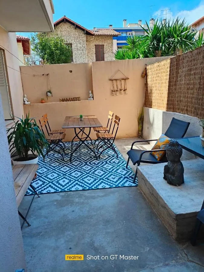 Antibes Centre, 3 Chambres, 2 Salles De Bain, Clim, Terrasse, Wifi France