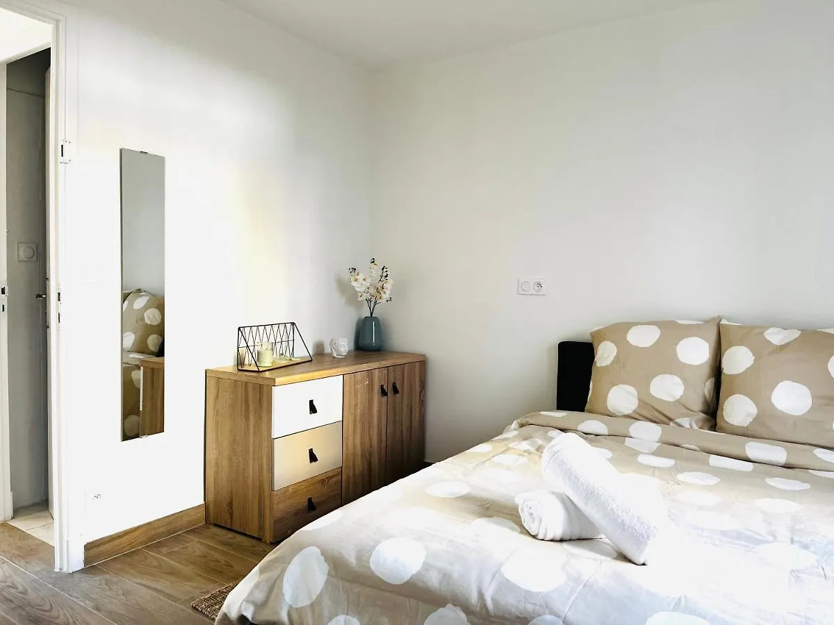 Antibes Centre, 3 Chambres, 2 Salles De Bain, Clim, Terrasse, Wifi