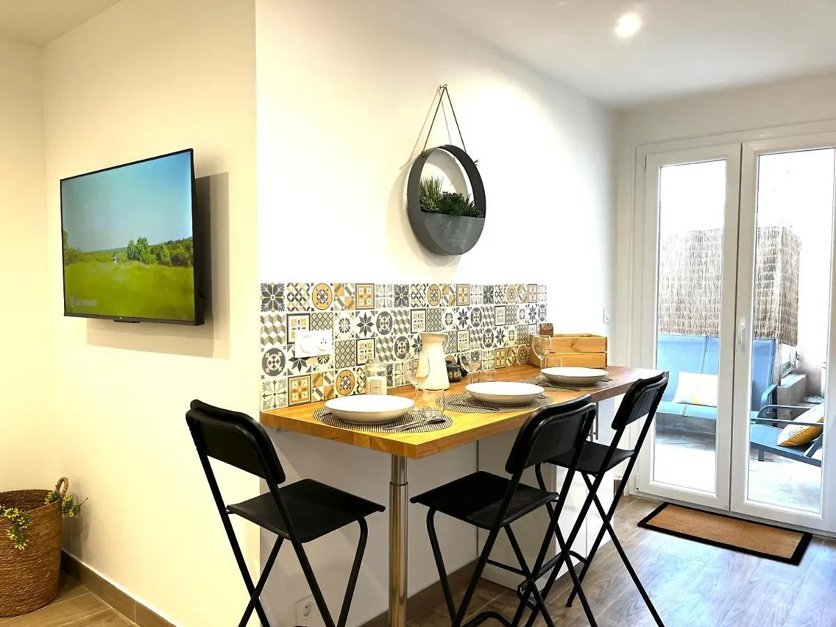 Antibes Centre, 3 Chambres, 2 Salles De Bain, Clim, Terrasse, Wifi France